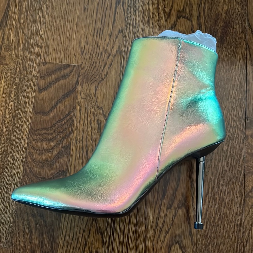 ***Brand New*** Iridescent pointy toe bootie